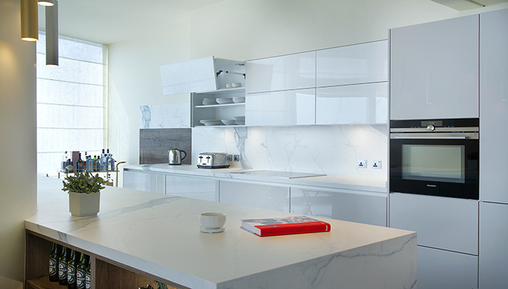 SapienStone custom kitchen island with Calacatta Statuario marble-effect stoneware table top